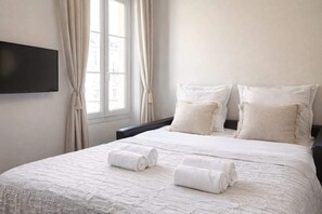 1 bedroom, iron/ironing board, WiFi, bed sheets - Elegant property - Eiffel Tower & Invalides (Paris)