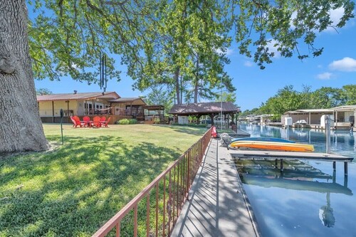 La Vida Lago- Waterfront home|Water Toys