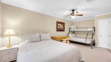 4 slaapkamers, een strijkplank/strijkijzer, wifi, beddengoed