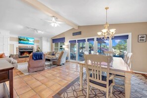 Interior - La Vida Lago- Waterfront home|Water Toys (Marble Falls)