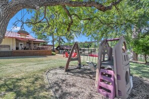 Children’s area - La Vida Lago- Waterfront home|Water Toys (Marble Falls)