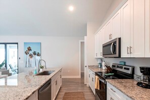 Fridge, microwave, stovetop, dishwasher