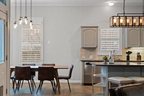 Dining - Heated Pool|Hot Tub|Sleeps 16|Putting Green! (McKinney)