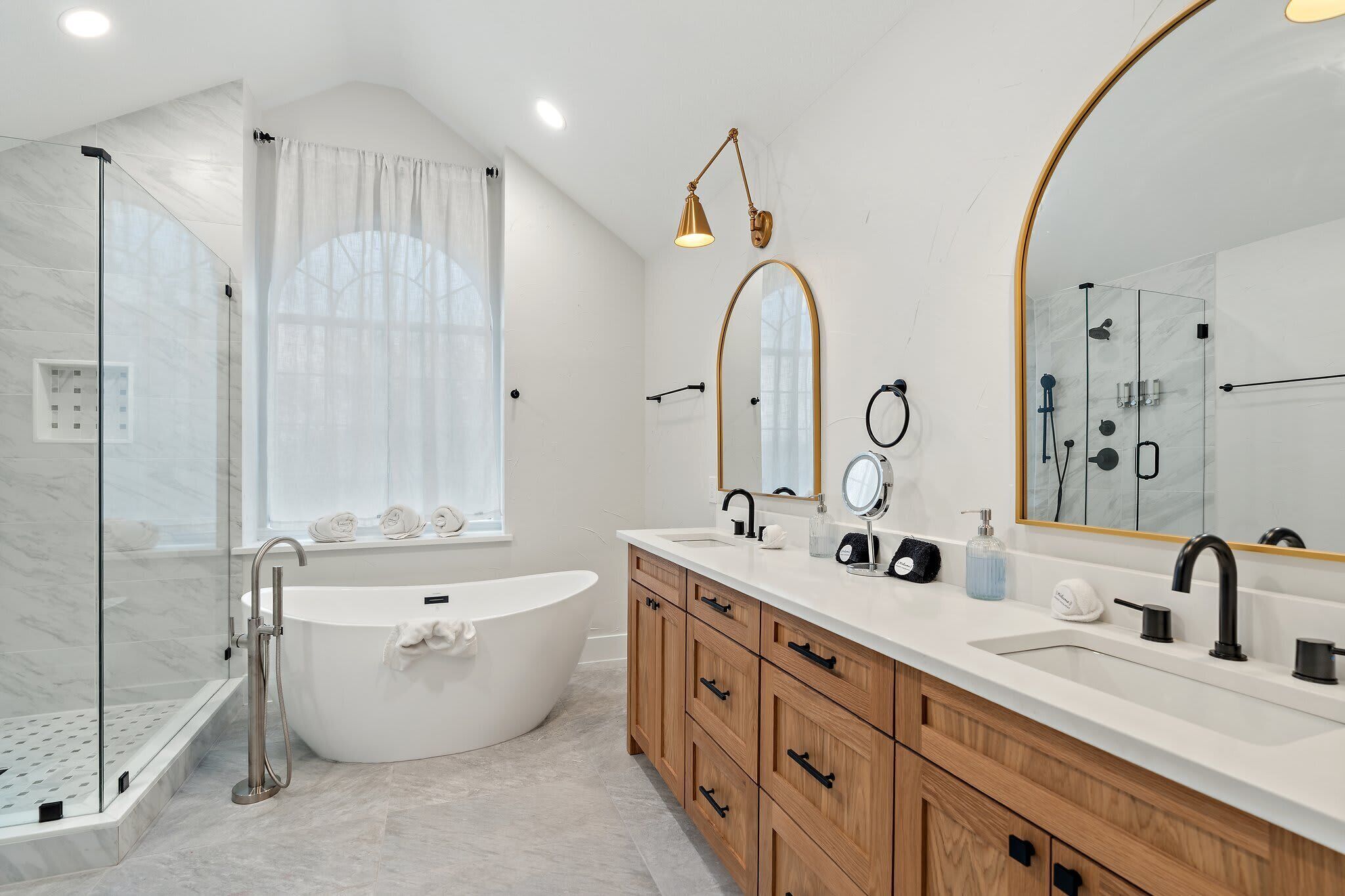 Bathtub, hair dryer, towels