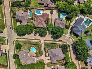 Exterior - Heated Pool|Hot Tub|Sleeps 16|Putting Green! (McKinney)