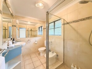 Bathroom - Decorated with love! 4BD Family House w/ Pool (Robertson)