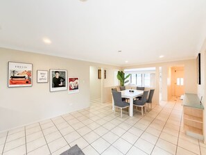 Dining - Decorated with love! 4BD Family House w/ Pool (Robertson)