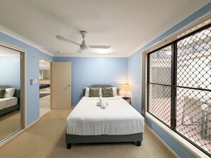 Room - Decorated with love! 4BD Family House w/ Pool (Robertson)