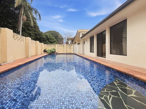 Decorated with love! 4BD Family House w/ Pool