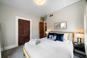 2 bedrooms, desk, iron/ironing board, free WiFi