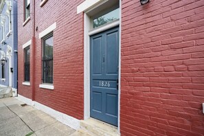 Exterior detail - Walkable 2BR near Findlay Market | Downtown | Stadiums (Cincinnati)
