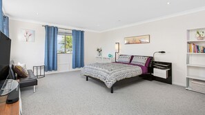 4 bedrooms, iron/ironing board, free WiFi, bed sheets