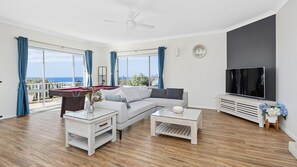 Smart TV - Large house with beautiful views in great location (Kiama)