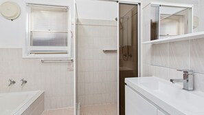 Shower, towels - Large house with beautiful views in great location (Kiama)
