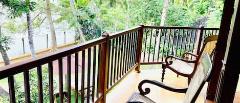 Deluxe Double or Twin Room | Balcony