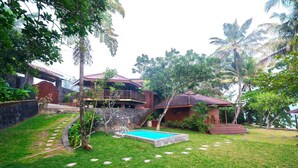 Unclassified image, 4 of 17, button - The Thotupola Habaraduwa (Koggala)