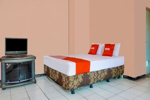 Economy Double Room | Desk, laptop workspace, free WiFi, bed sheets - Hotel O Mutiara Guest House (Cikampek)