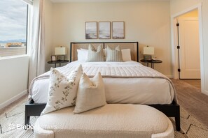 3 bedrooms, travel cot, free WiFi, bed sheets - Desert Promenade at Desert Color (by Ember Stays) (St. George)