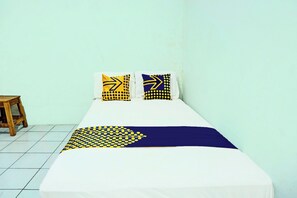 Espacio para trabajar con laptop, wifi gratis y ropa de cama