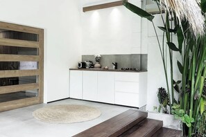 Mini-fridge, toaster - Villa Q - Contemporary Pool House (Seminyak)