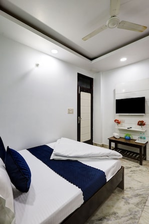 Deluxe Double Room | Desk, free WiFi, bed sheets - Hotel Nancy (New Delhi)
