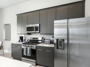 Fridge, oven, stovetop, dishwasher