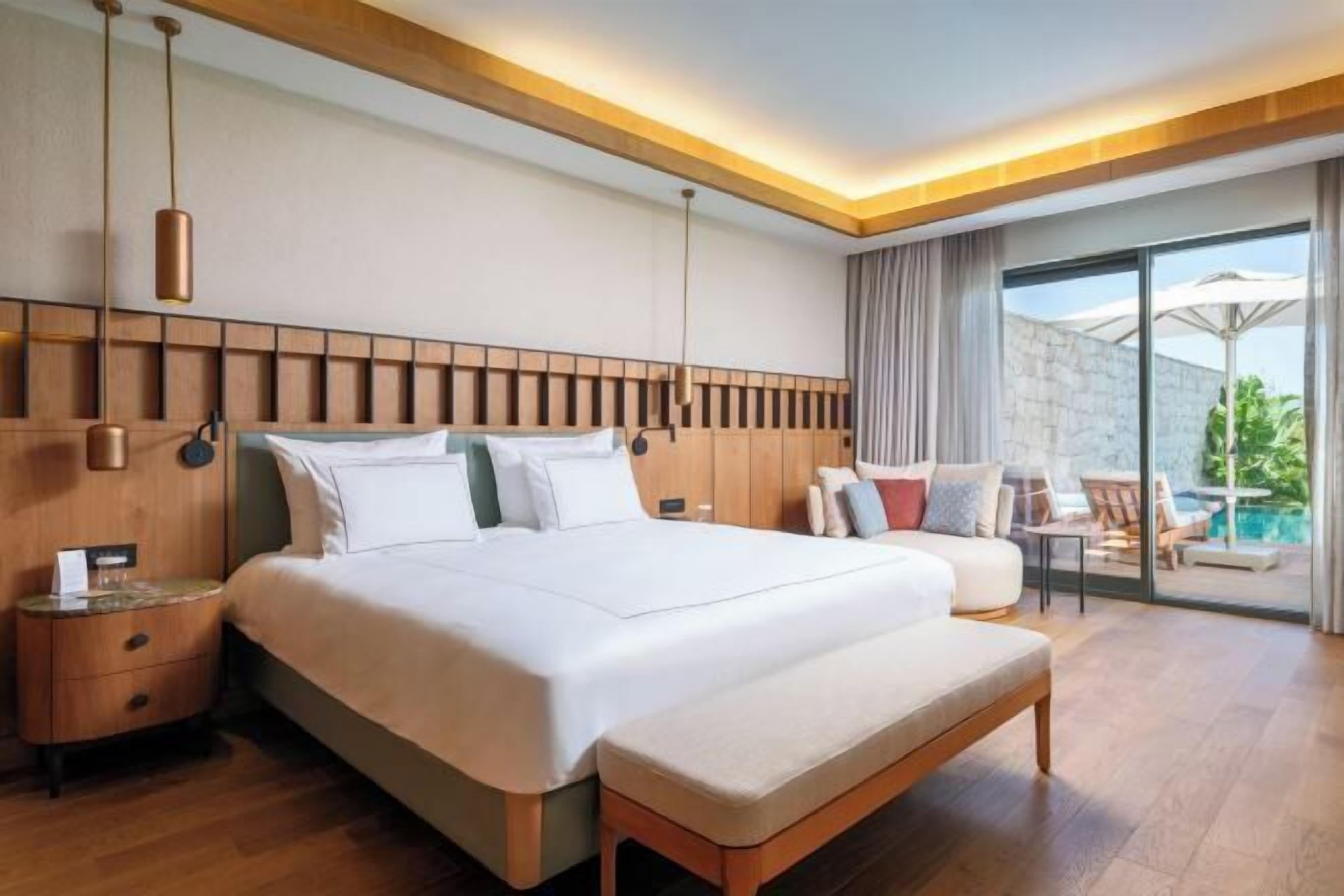 Premium bedding, free minibar, desk, laptop workspace