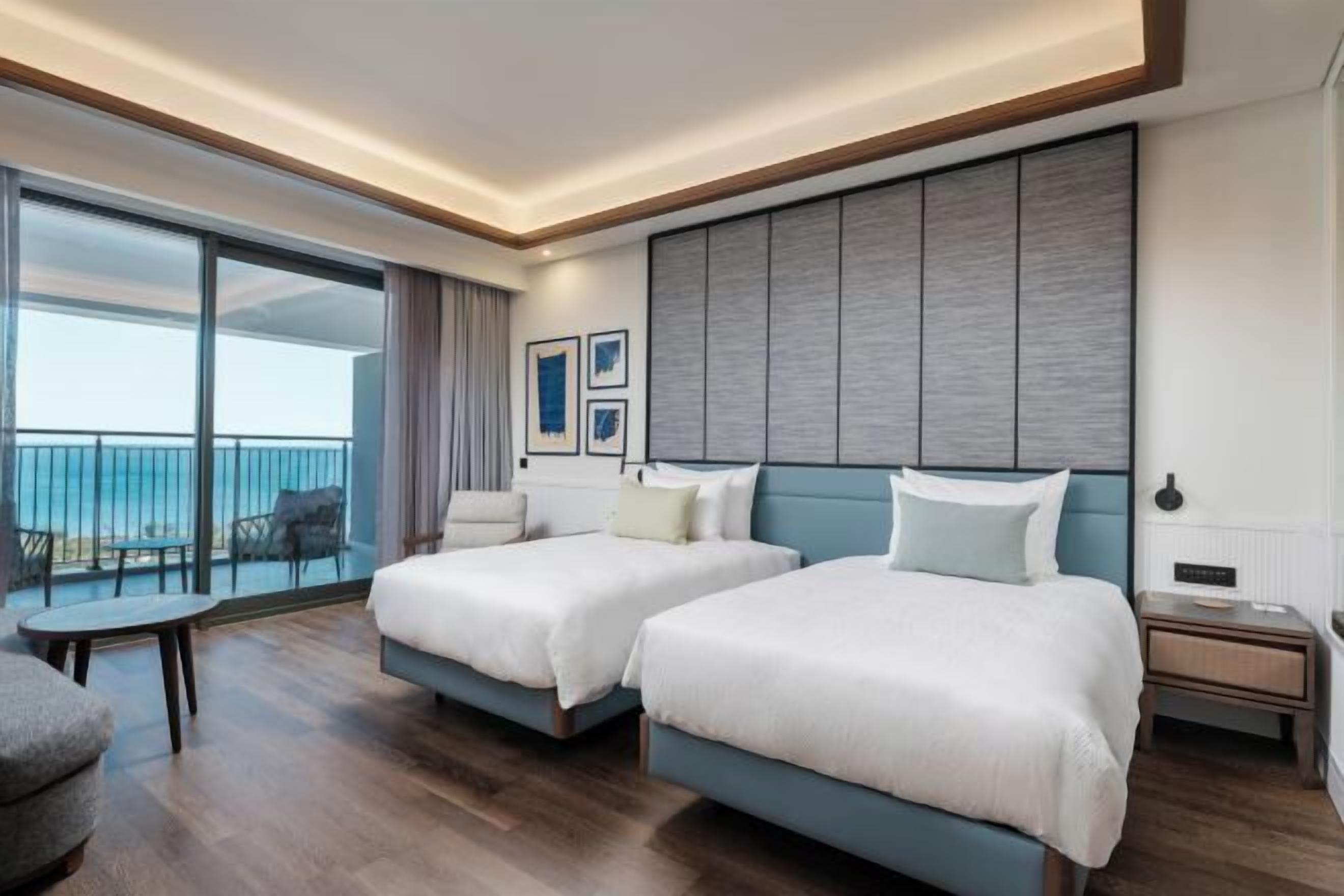 Premium bedding, free minibar, desk, laptop workspace