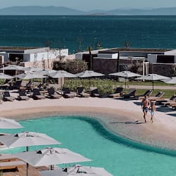 2 piscinas internas, 5 piscinas externas
