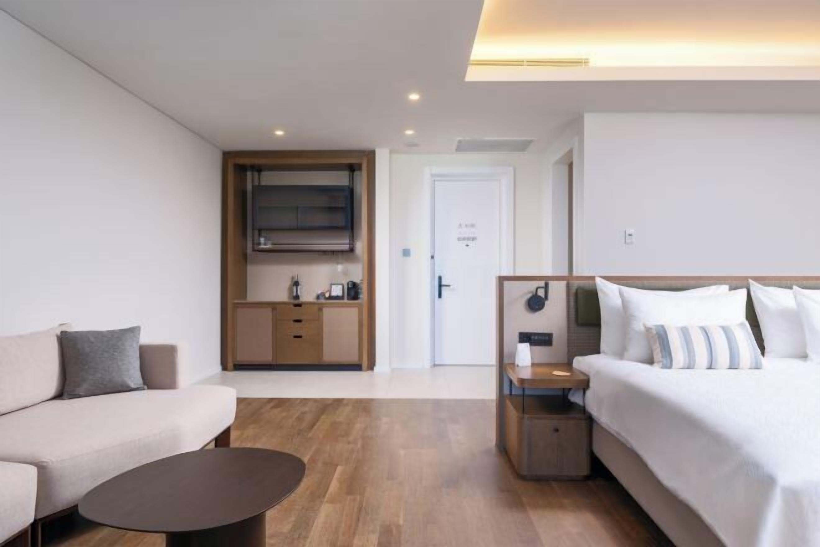 Premium bedding, free minibar, desk, laptop workspace