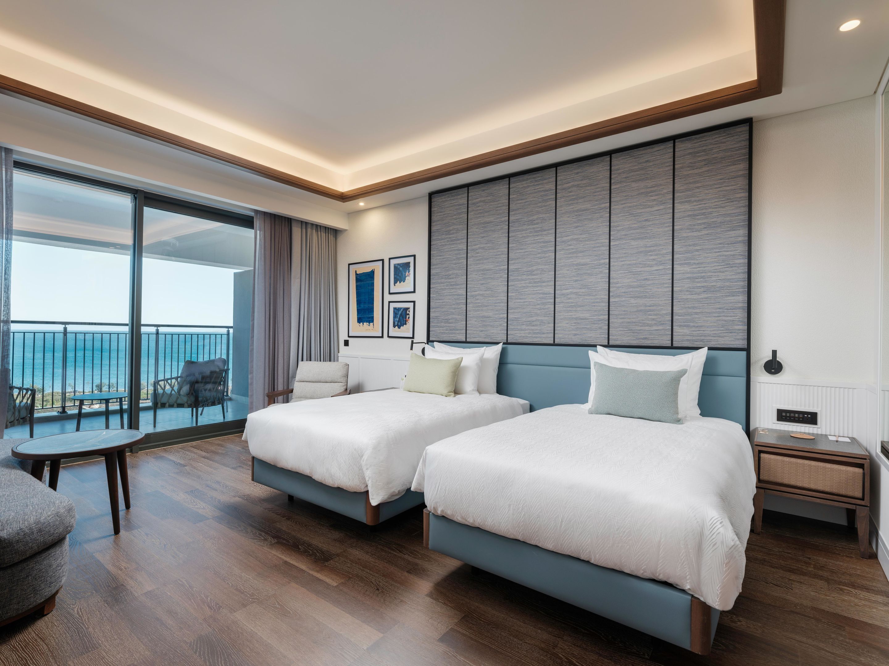Premium bedding, free minibar, desk, laptop workspace