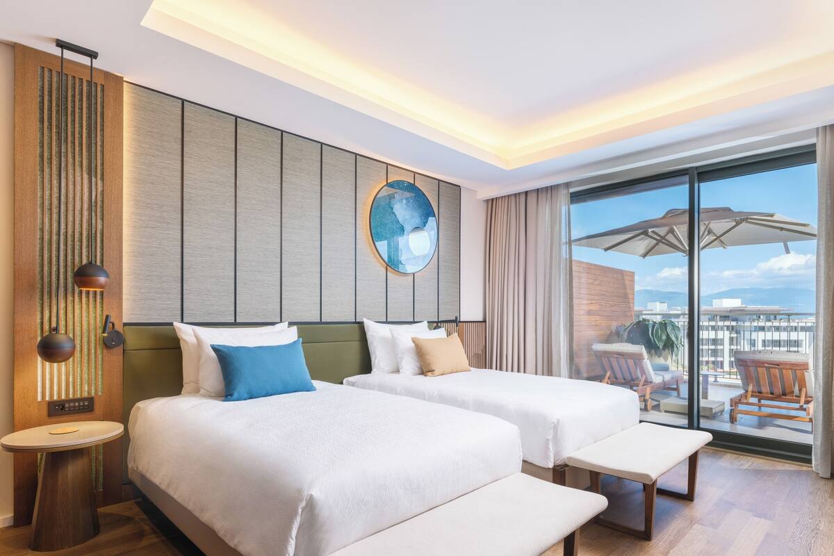 Penthouse Suite With 2 Bedrooms Sea View 2+1 Room (Family Zone) | Premium bedding, minibar (free items), desk, laptop workspace