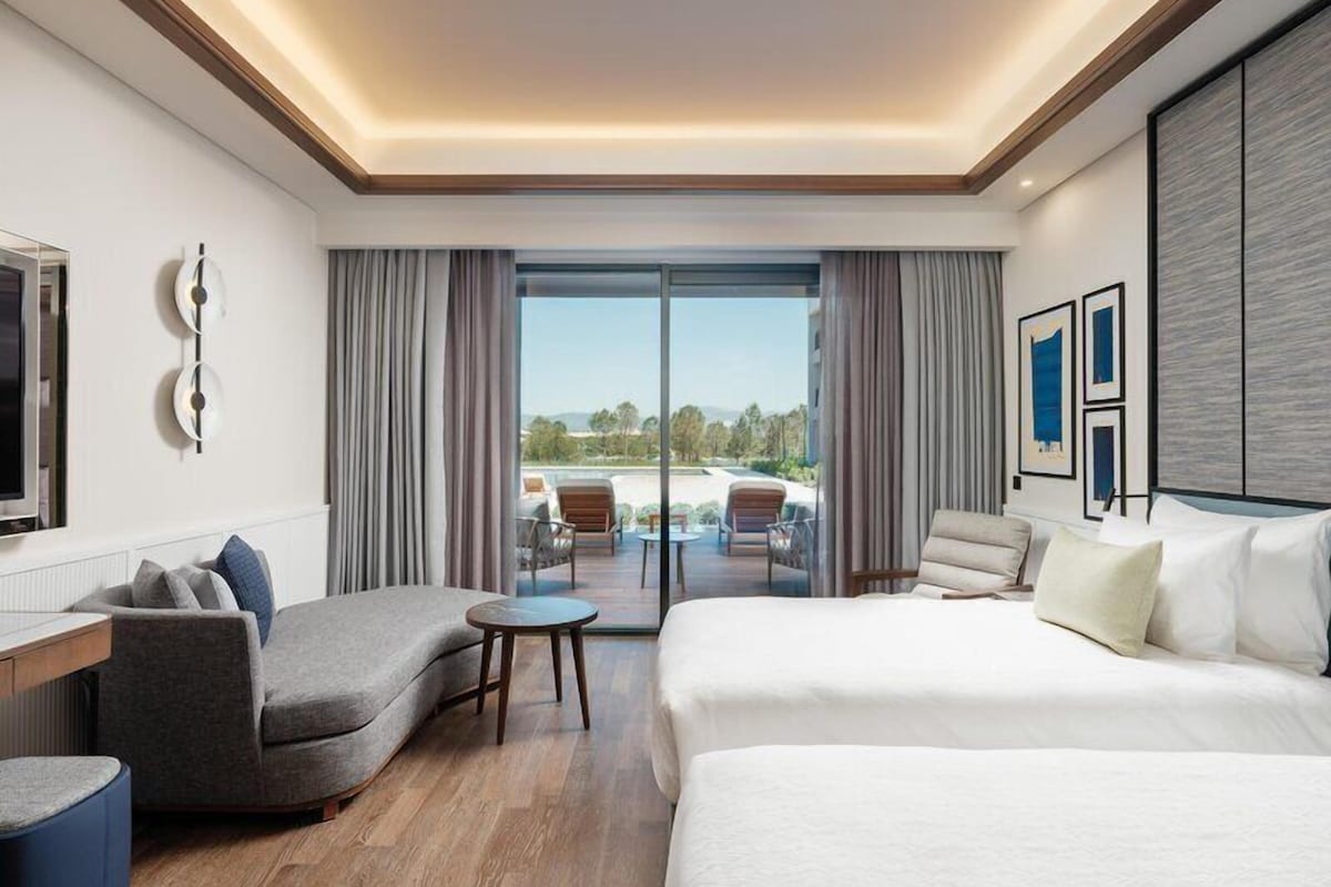 DELUXE ADULT SWIM-UP ROOM SEA VIEW (ADULT ZONE) | Ropa de cama de alta calidad y minibar con artículos gratuitos