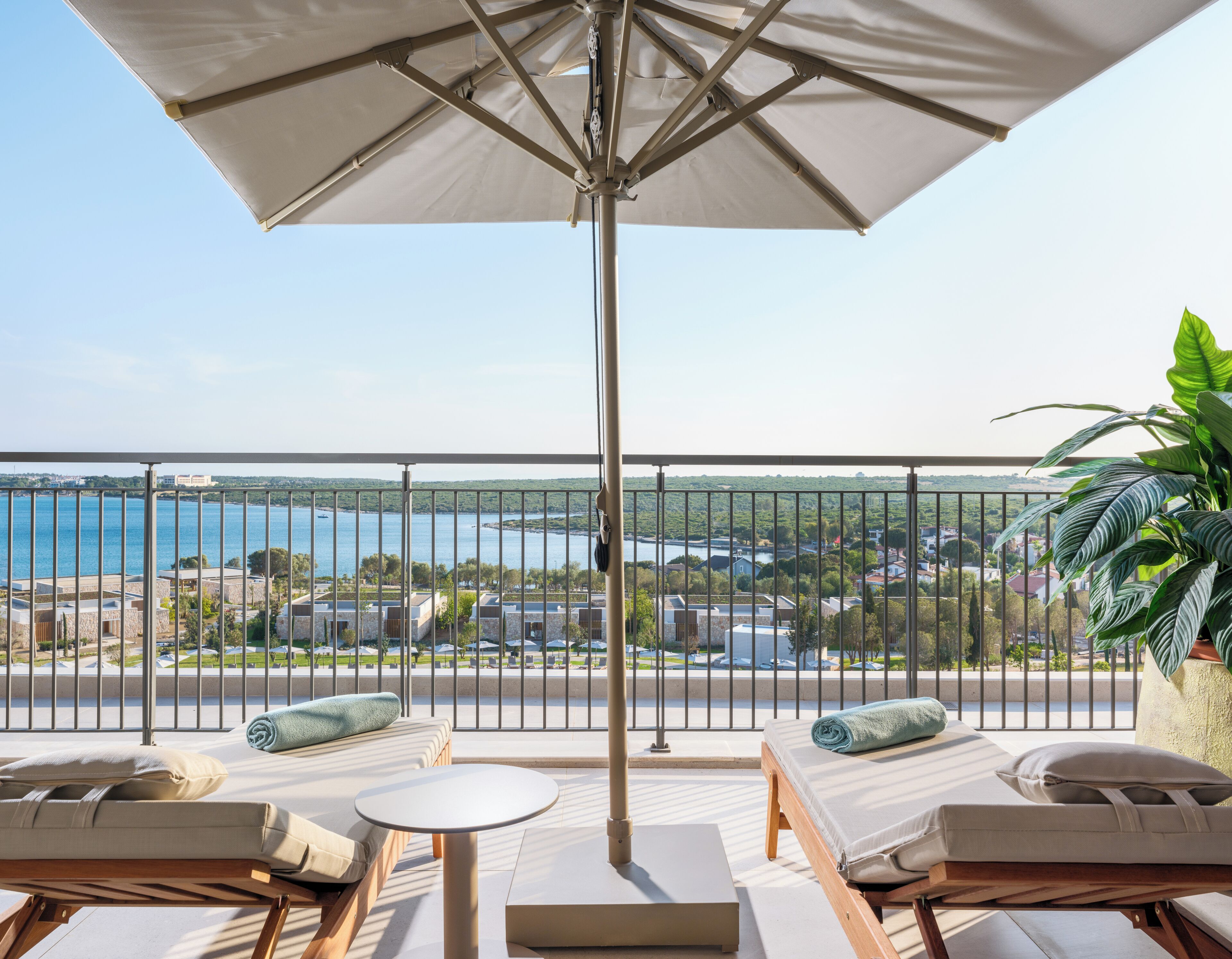 Penthouse Suite with 2 Bedrooms Sea View 2+1 Room (Community Zone) | Balcony view