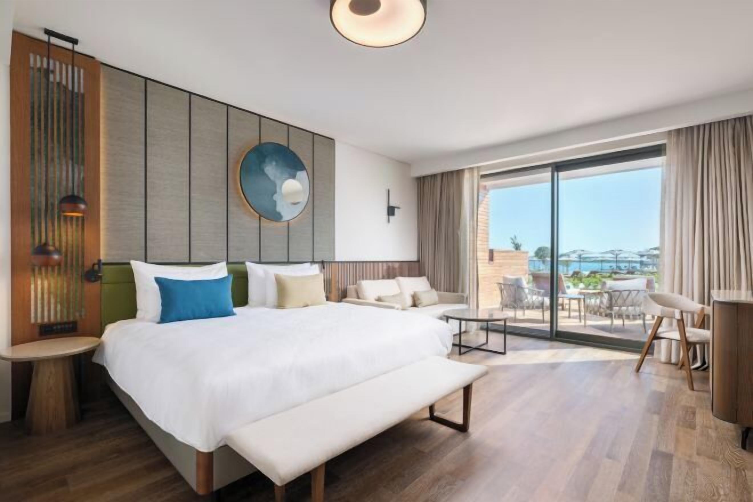 Premium bedding, free minibar, desk, laptop workspace