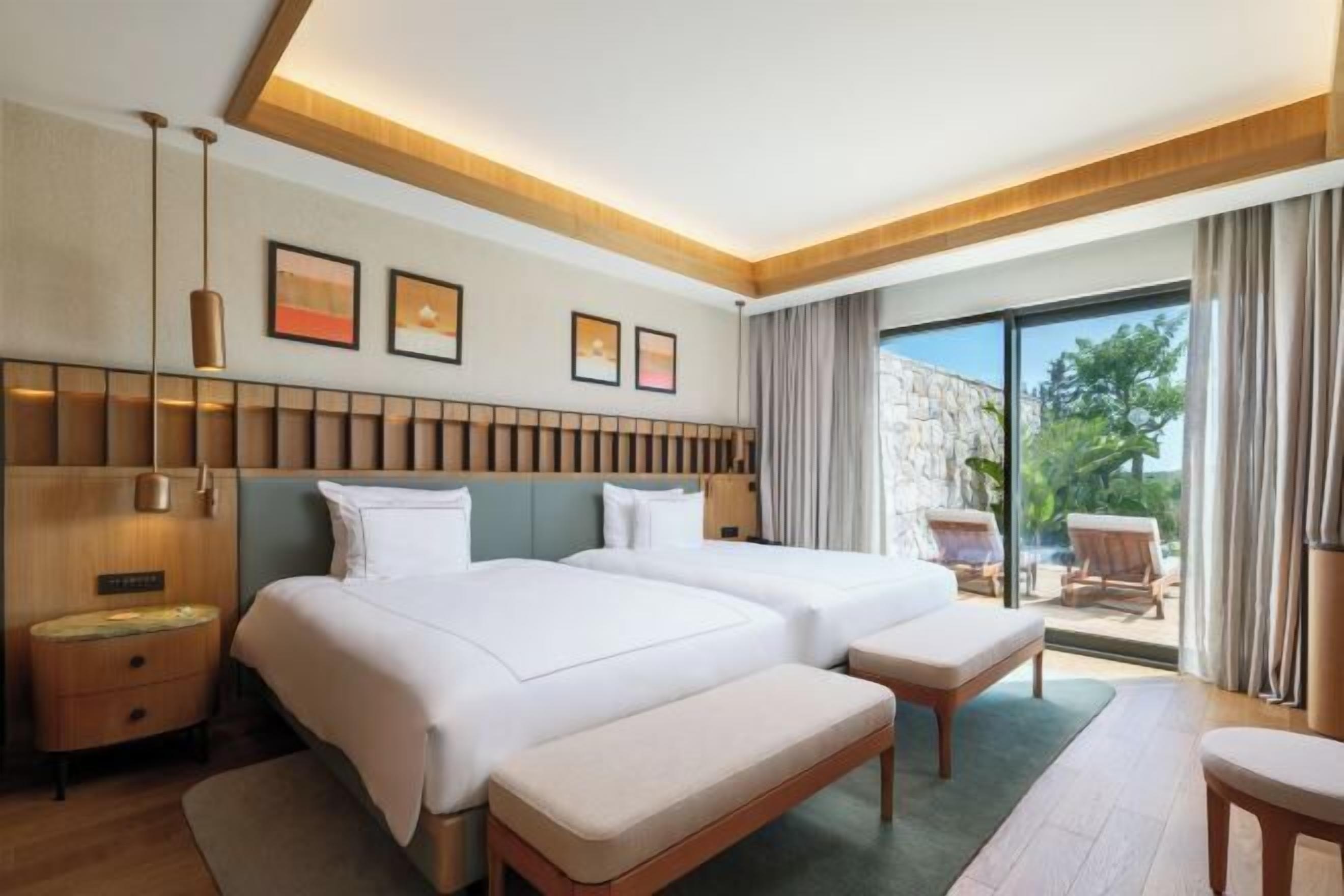 Premium bedding, free minibar, desk, laptop workspace