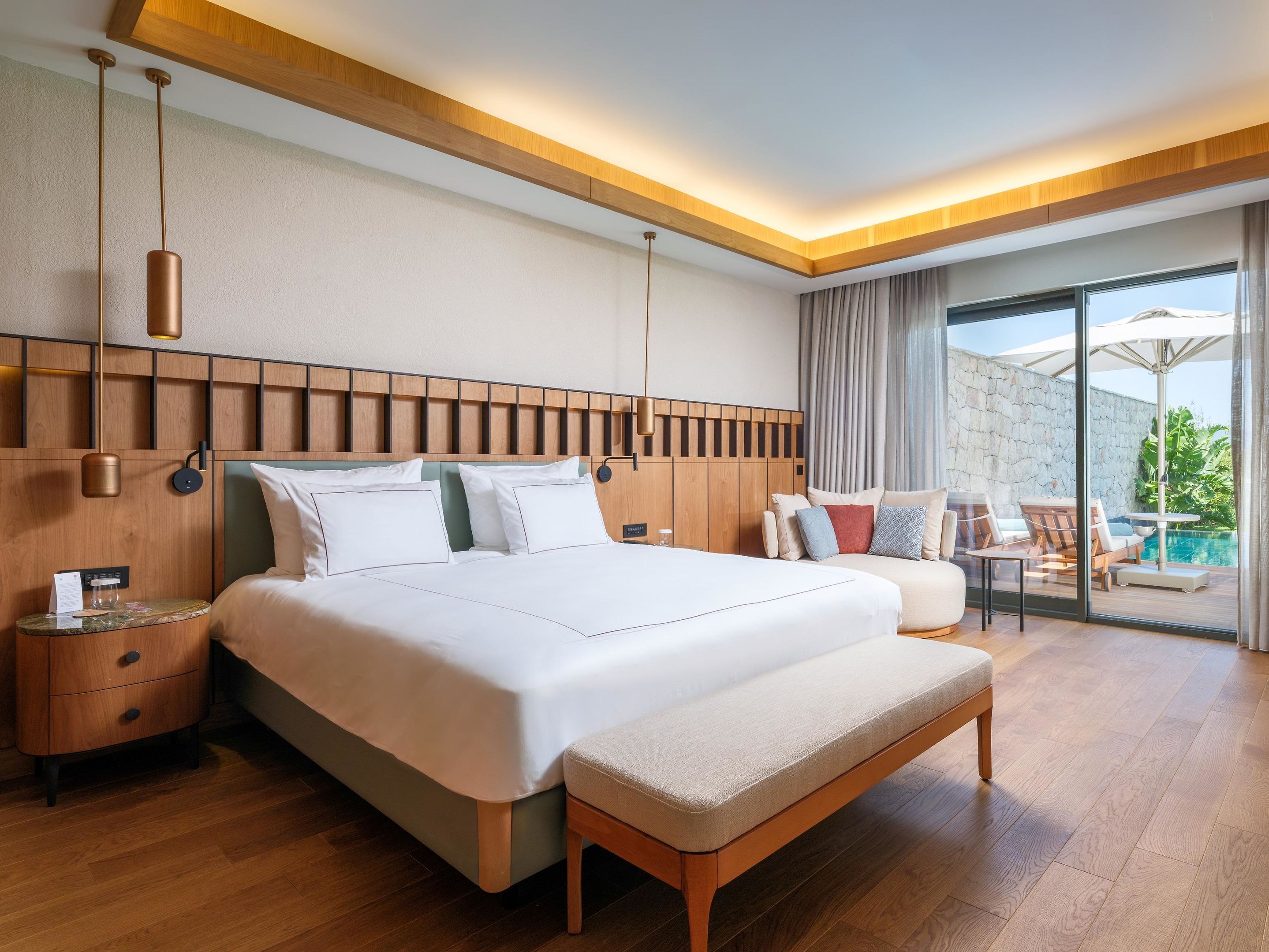 Premium bedding, free minibar, desk, laptop workspace