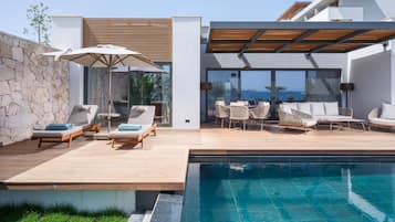 Ylelliset vuodevaatteet, ilmaiset minibaarituotteet, työpöytä