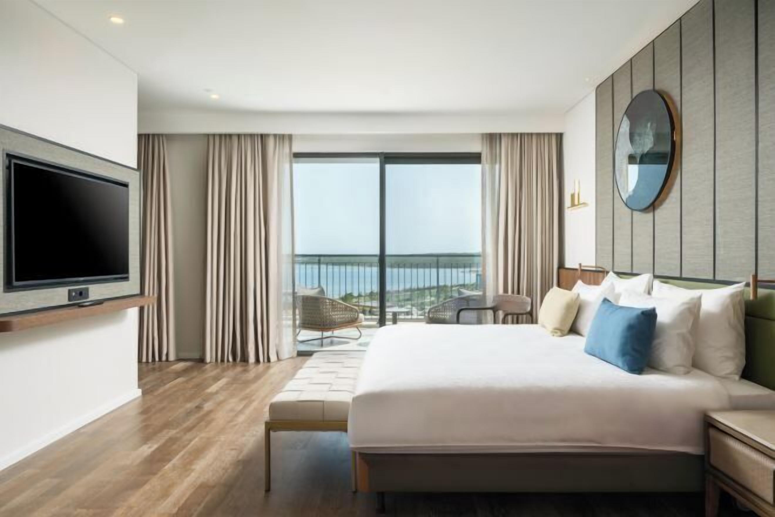 Premium bedding, free minibar, desk, laptop workspace