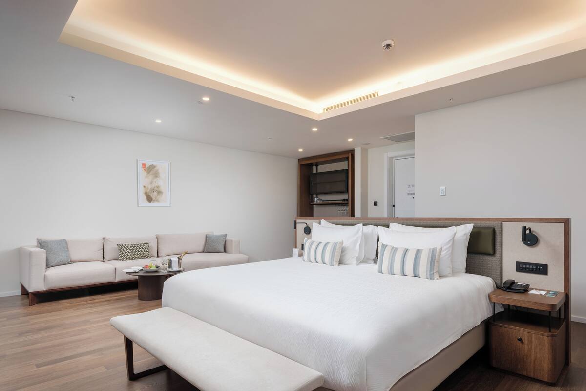 Penthouse With Private Pool 1+0 (Community Zone) | Premium bedding, minibar (free items), desk, laptop workspace