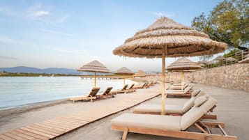 Sulla spiaggia, navetta gratuita per la spiaggia, un bar sulla spiaggia