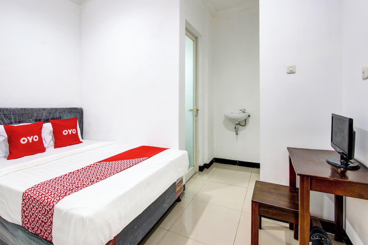 Deluxe Double Room | 1 bedroom, laptop workspace, free WiFi, bed sheets