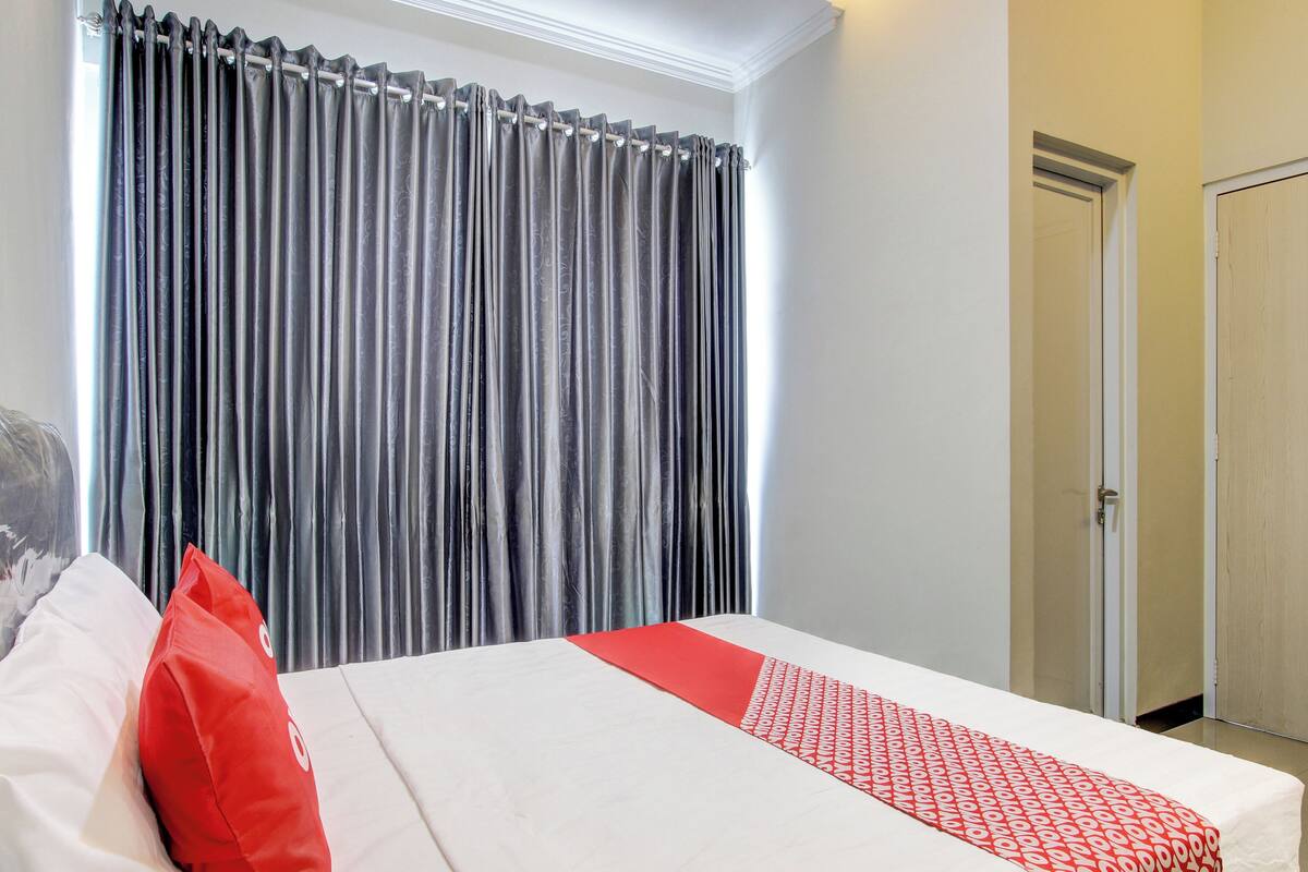 Deluxe Suite | 1 bedroom, laptop workspace, free WiFi, bed sheets