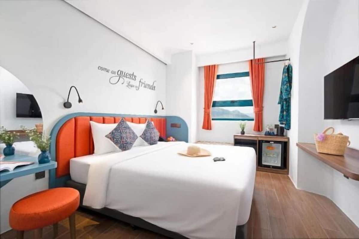 1 bedroom, minibar, desk, soundproofing