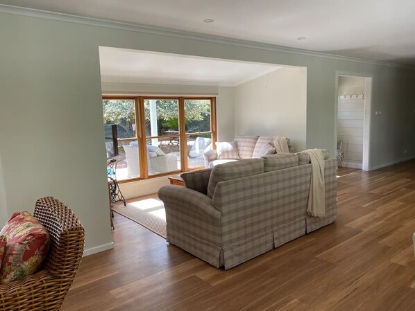 Smart TV, fireplace, DVD player, books