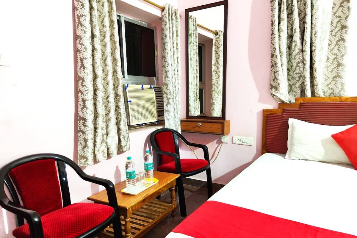 Standard Double Room | Desk, soundproofing, free WiFi, bed sheets