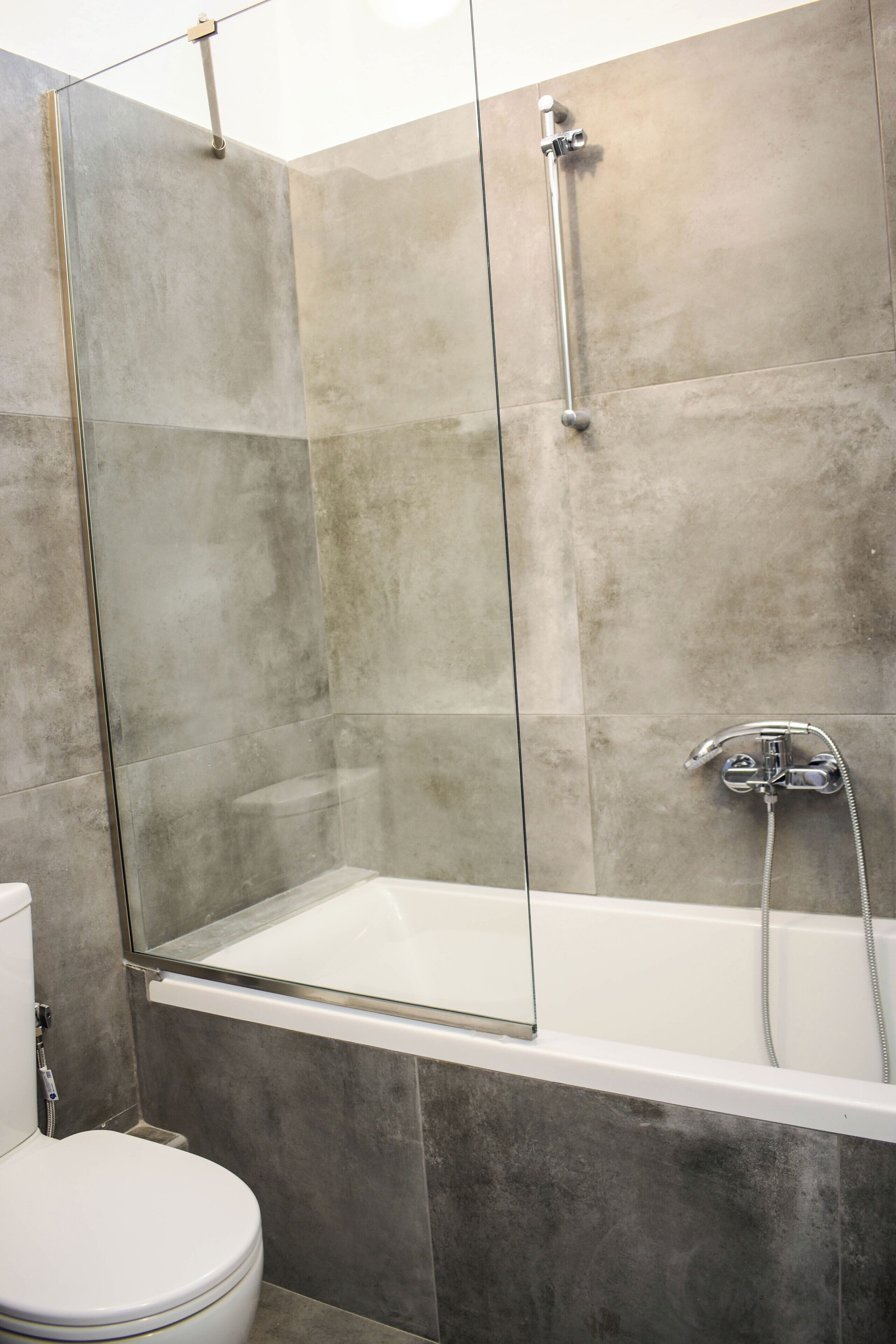 Apartamento panorâmico, 1 cama Queen e sofá-cama, para não fumantes (Iris Penthouse) | Banheiro | Produtos de toalete grátis, secador de cabelo, roupões de banho 