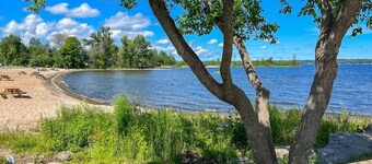Lakeside Cabin: Steps to Beach