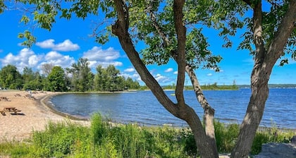 Lakeside Retreat: Steps to Beach