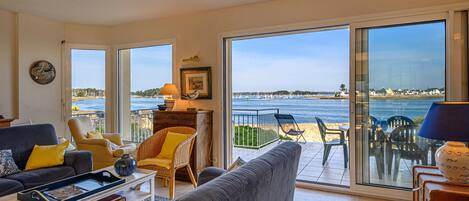 TV, DVD player, table tennis